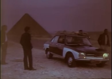 لقطة من فيلم سواق الأتوبيس